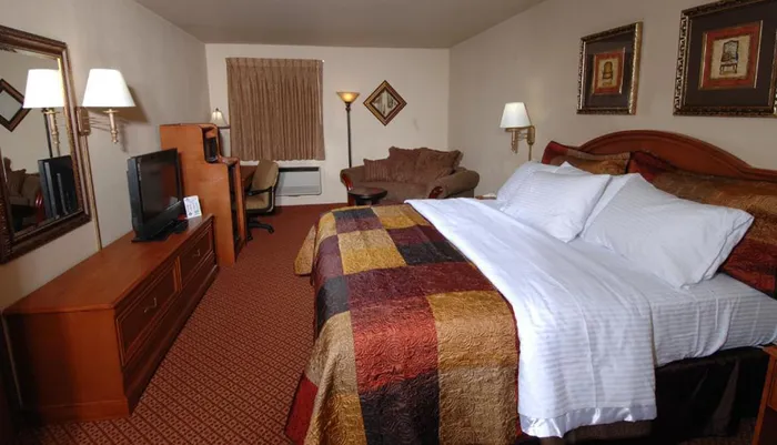 All American Inn and Suites Falls Parkway Photo