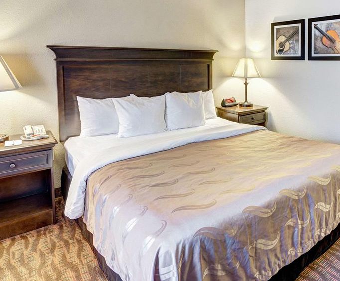 Comfort Inn Shepherd Of The Hills Expressway